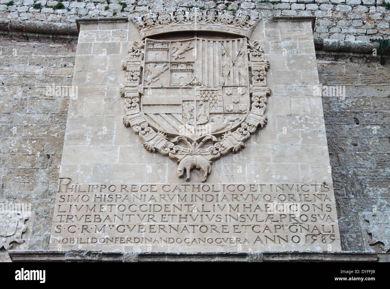 Inscription historique dans l'entrée principale de Dalt Vila à Ibiza, Espagne Banque D'Images