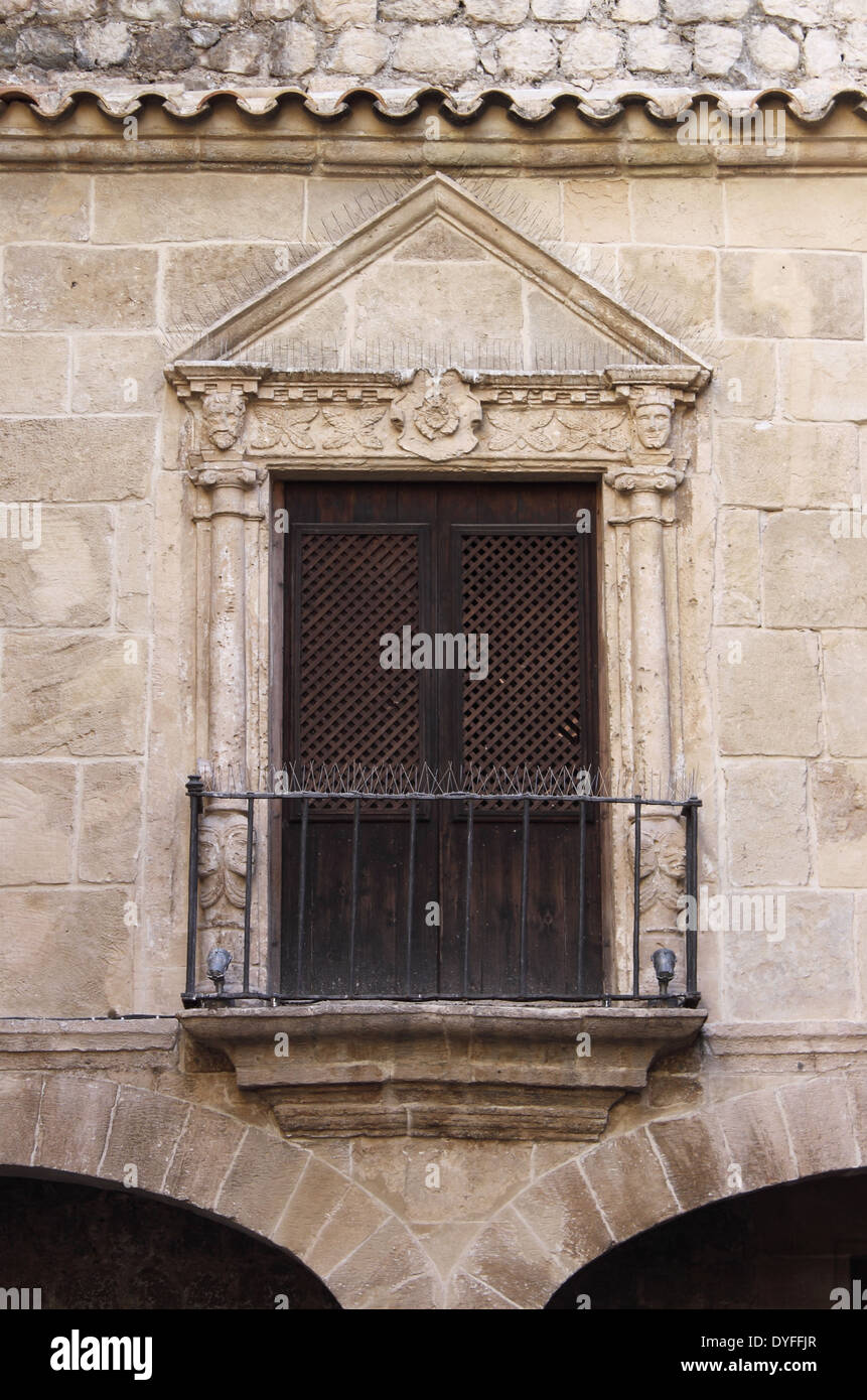 Fenêtre médiévale dans le Manège militaire de la ville d'Ibiza, Espagne Banque D'Images