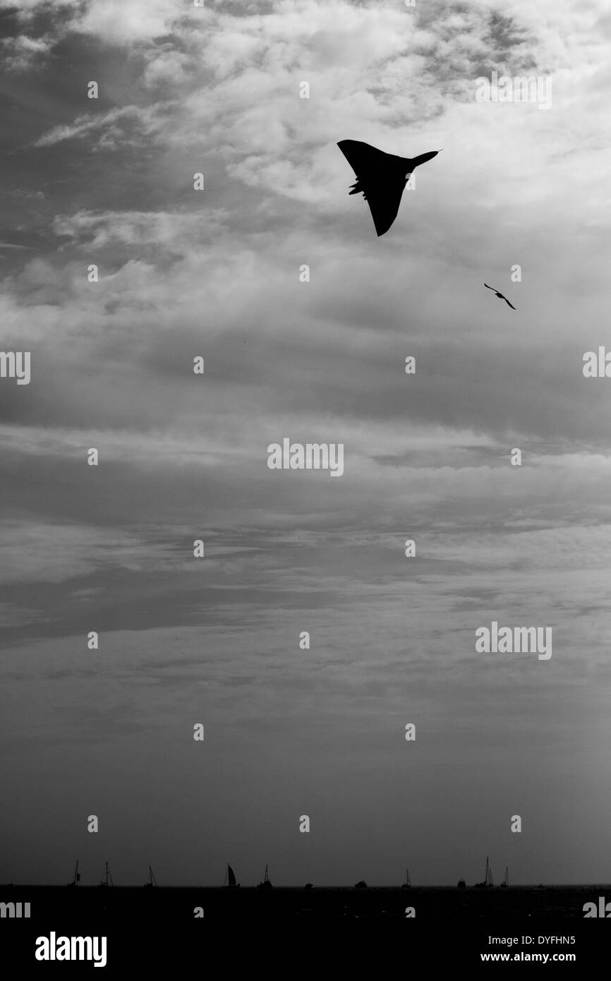 Flying Avro Vulcan bomber à Clacton airshow Août 2013 Banque D'Images