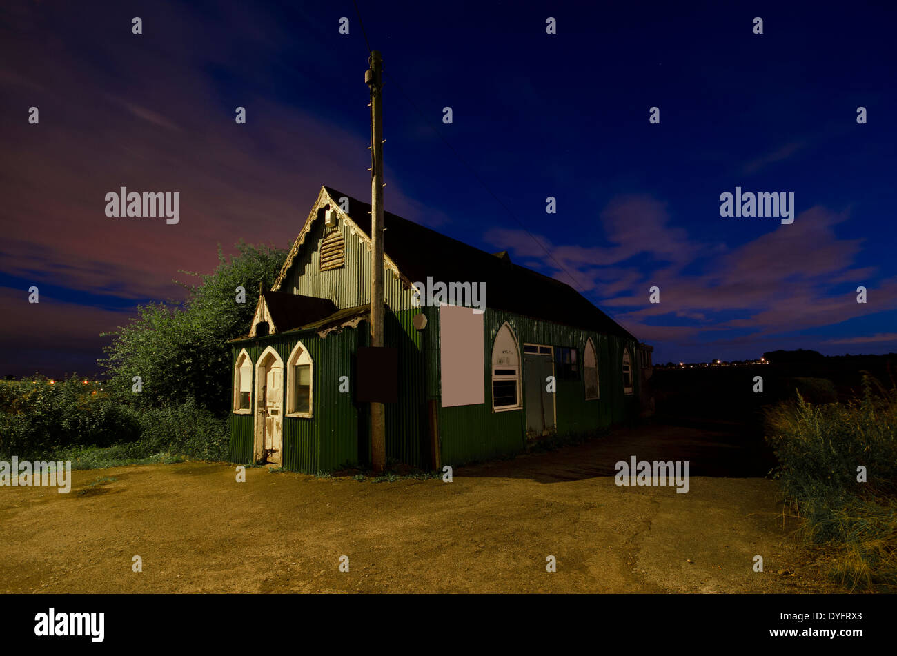 Un vieux Tabernacle d'étain, prises avec une longue exposition à la nuit. Banque D'Images