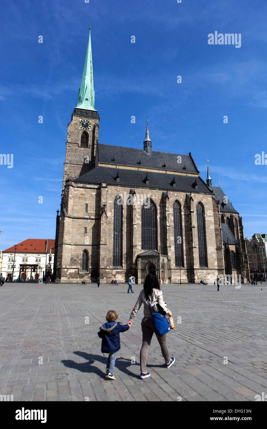 Plzen St Bartholomew Cathédrale sur la place du centre-ville, Pilsen République Tchèque Banque D'Images