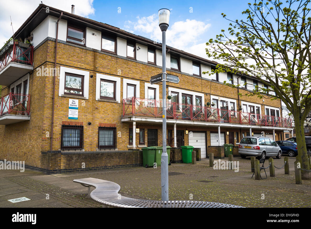 Logement Conseil bloc sur Thames Path, Bermondsey, Southwark, London, UK Banque D'Images