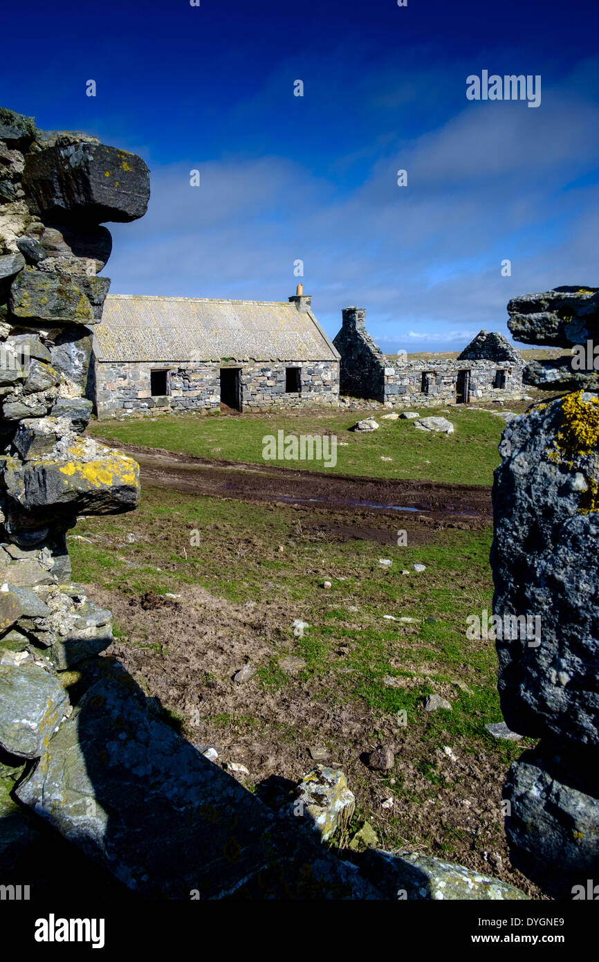 Crofts abandonnés à Griminish, North Uist, Hébrides extérieures, en Écosse Banque D'Images