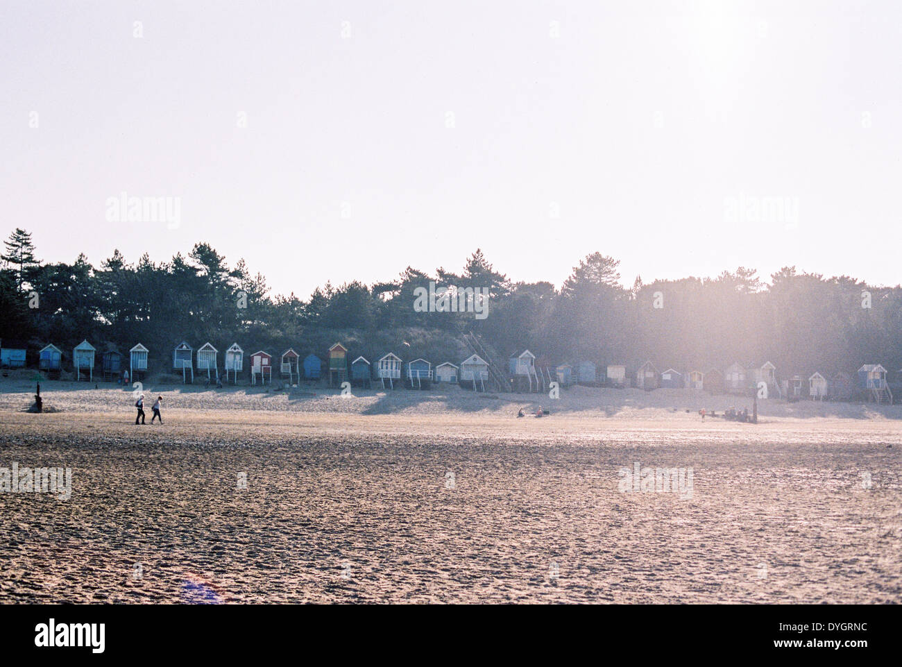 Cabines de plage en fin d'après-midi soleil Banque D'Images