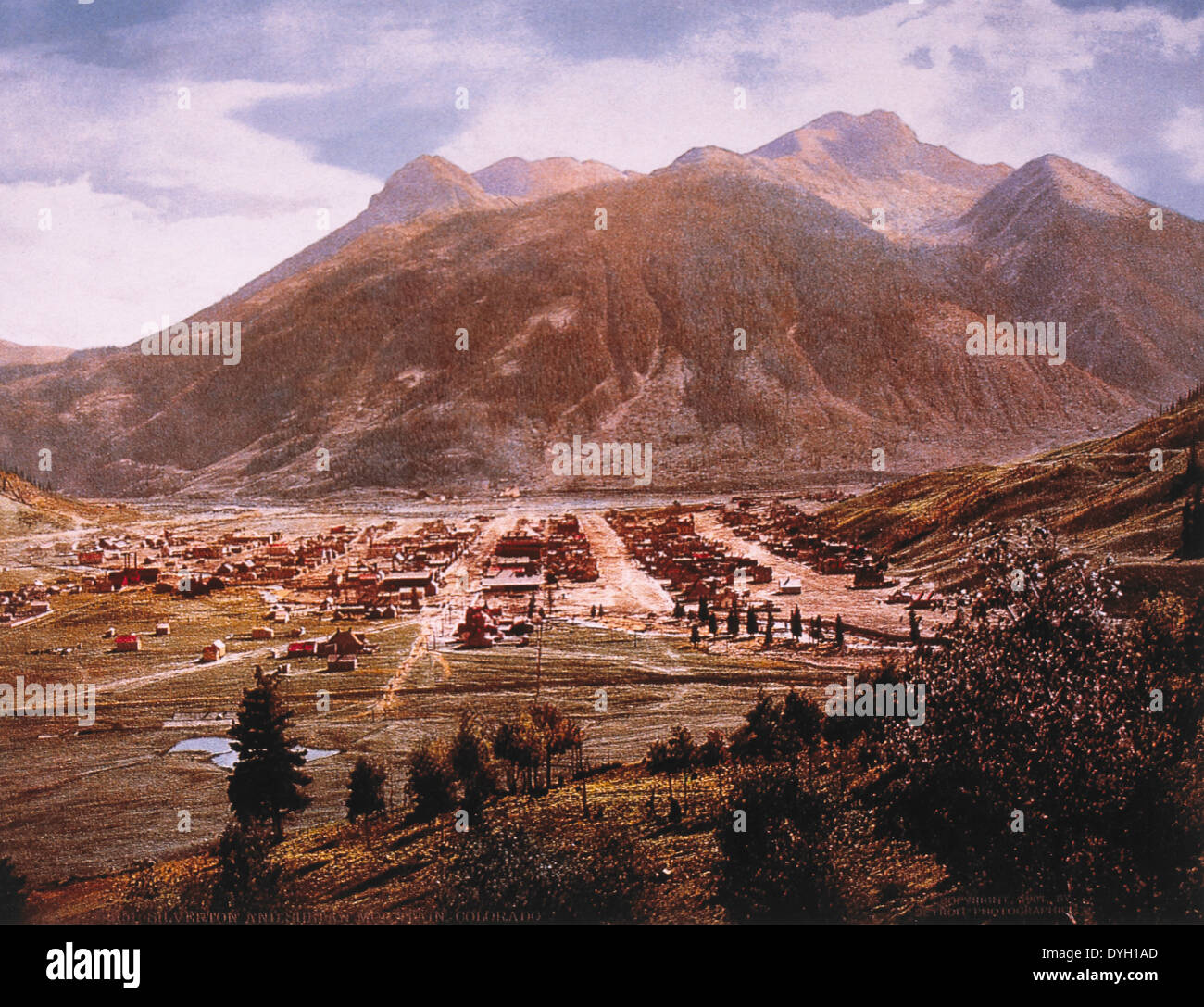 Silverton, Colorado, USA avec montagnes en arrière-plan, vers 1900 Banque D'Images