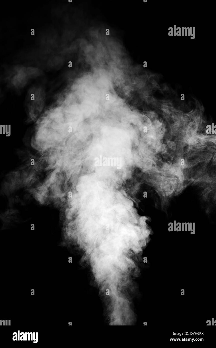 Véritable machine à vapeur blanc isolé sur fond noir avec des gouttelettes visibles. Banque D'Images