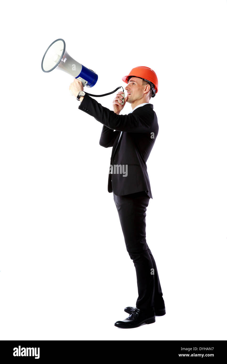 Portrait en pied d'un businessman shouting avec mégaphone sur fond blanc Banque D'Images