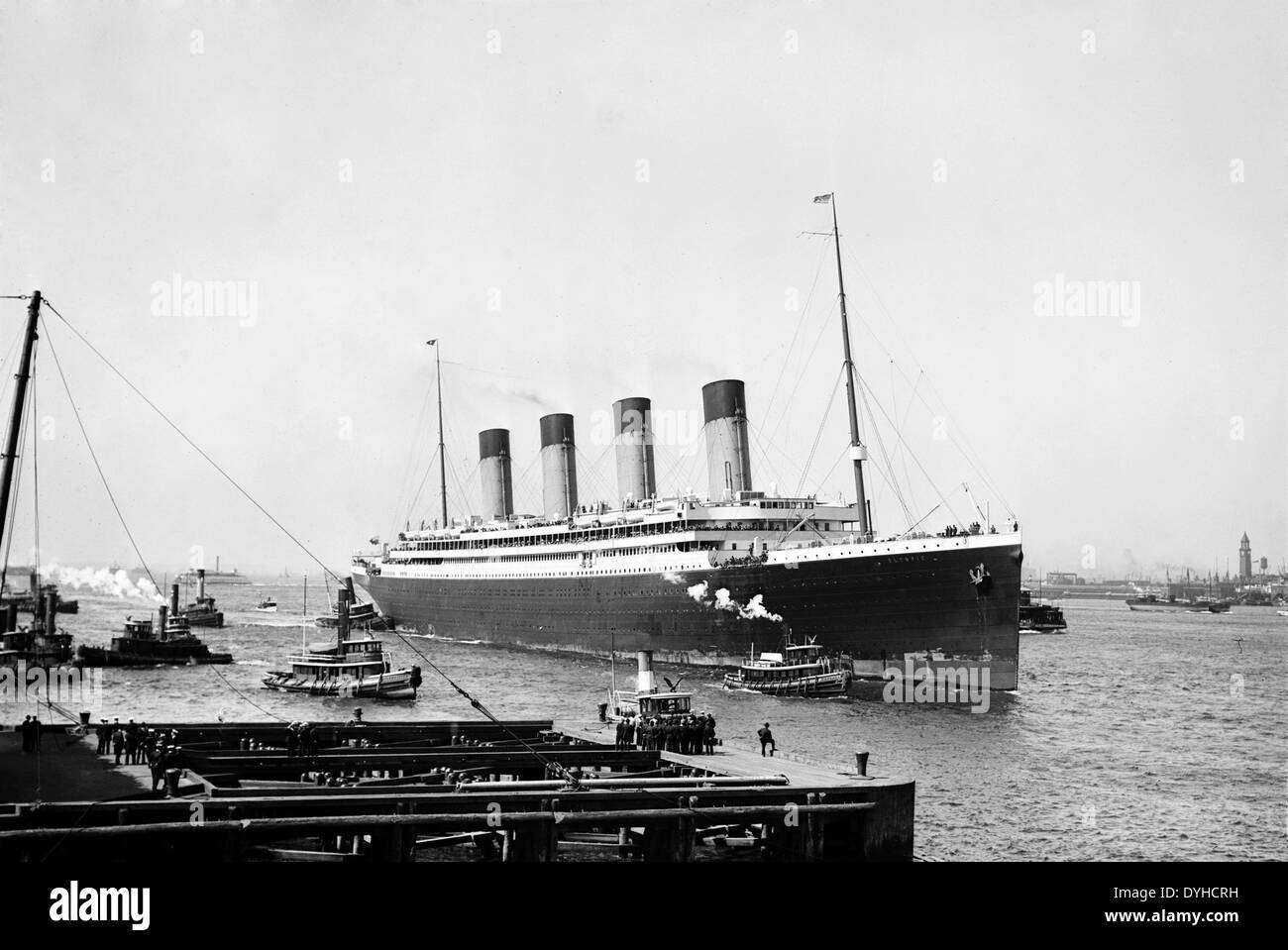 Olympique RMS paquebot arrivant à New York pour son voyage inaugural le 21 juin 1911 Banque D'Images
