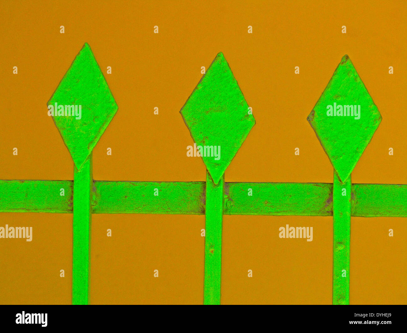 Isla Culebra Puerto Rico USA territoire vieille porte en fer en forme de diamant coloré détail Banque D'Images