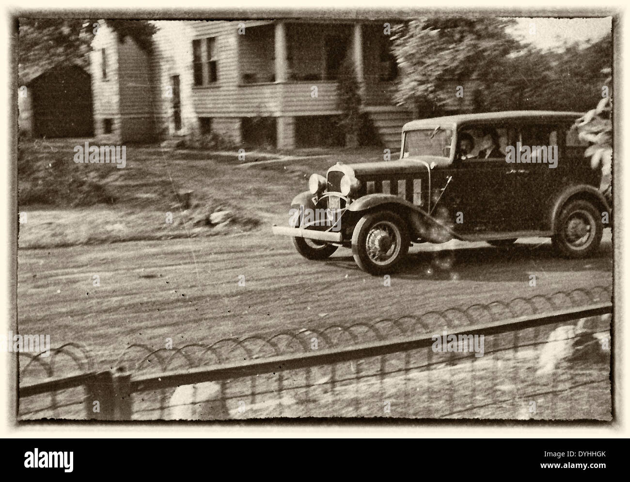 Woman driving car, vers 1940 Banque D'Images