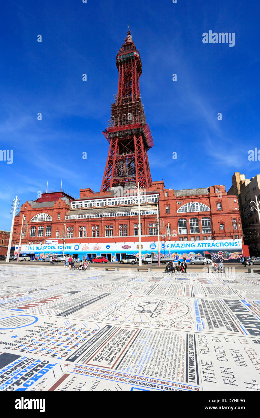 La tour de Blackpool et de comédie Promenade Tapis de régénération, front de Blackpool, Lancashire, Angleterre, Royaume-Uni. Banque D'Images