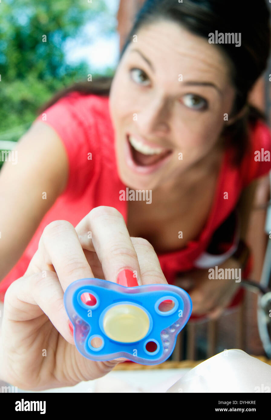 Une Mere Joue Avec Son Bebe Point De Vue Des Bebes Photo Stock Alamy