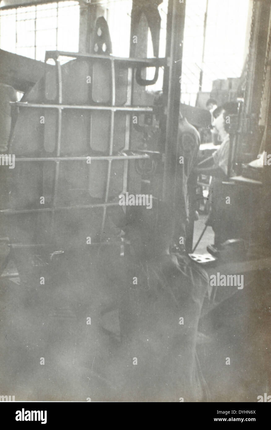 Cette image de la collection George Arnold met en valeur les débuts de l'histoire de l'aviation, en mettant l'accent sur le développement d'aéronefs et la technologie aéronautique. La collection donne un aperçu des progrès réalisés dans l'aviation tout au long du XXe siècle. Banque D'Images