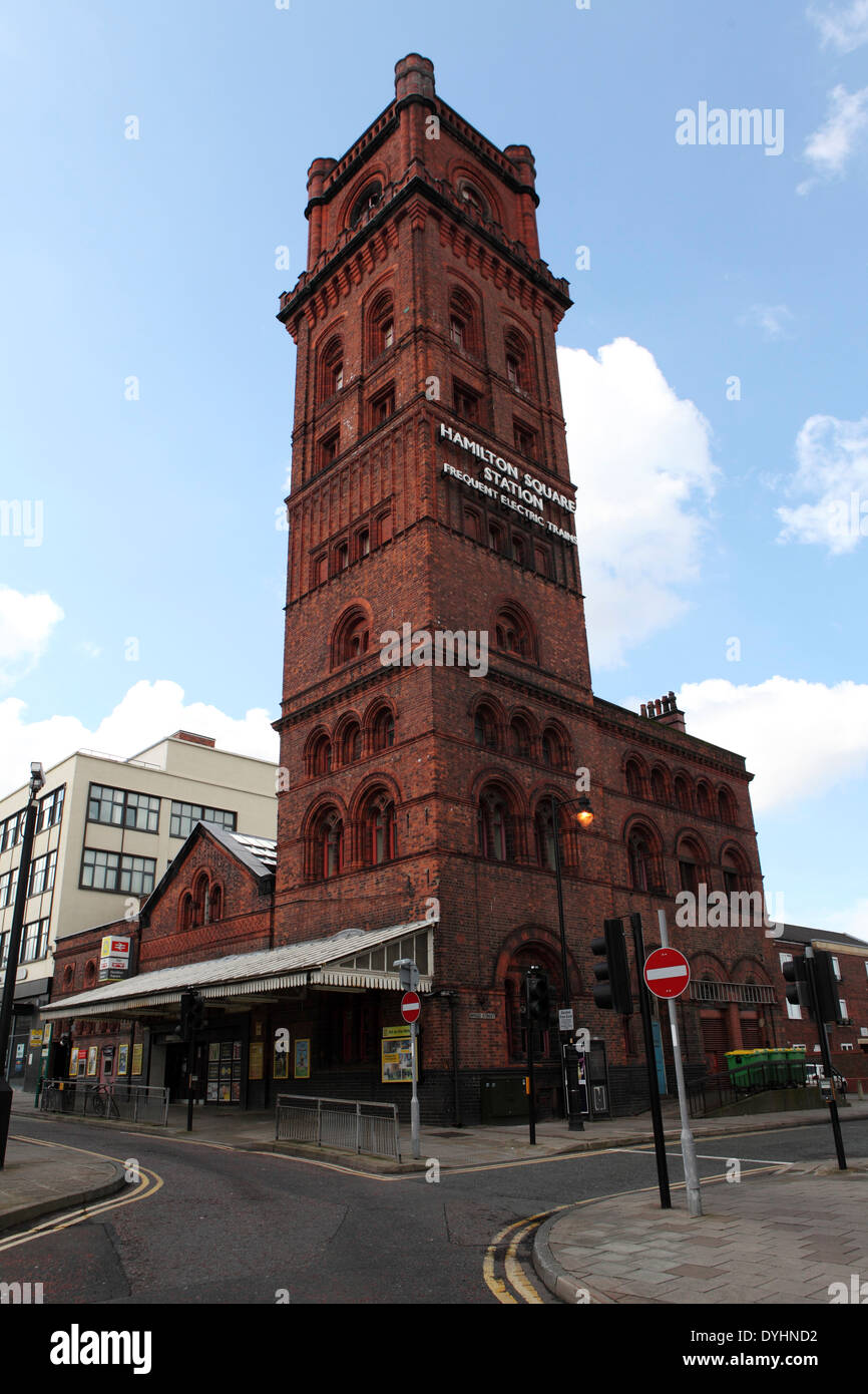 La façade de Hamilton Square Station à Birkenhead, Royaume-Uni. Banque D'Images