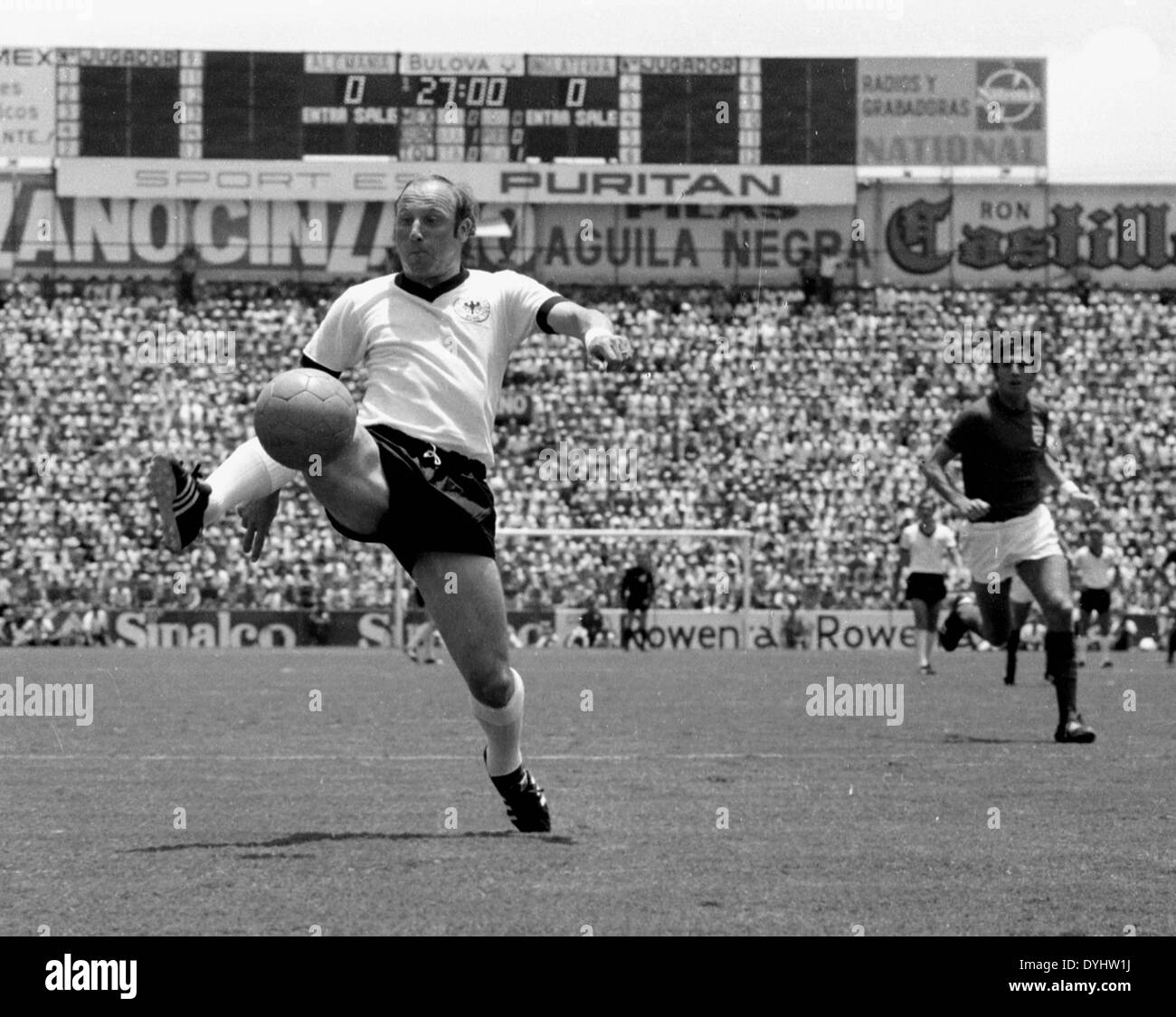 14.06.1970. Le Mexique. Finales de Football Coupe du monde 1970 : l'Allemagne contre l'Angleterre s'est terminée par un score de 3:2 dans Leon. Uwe Virginia Afflerbach (Ger) en action. Banque D'Images