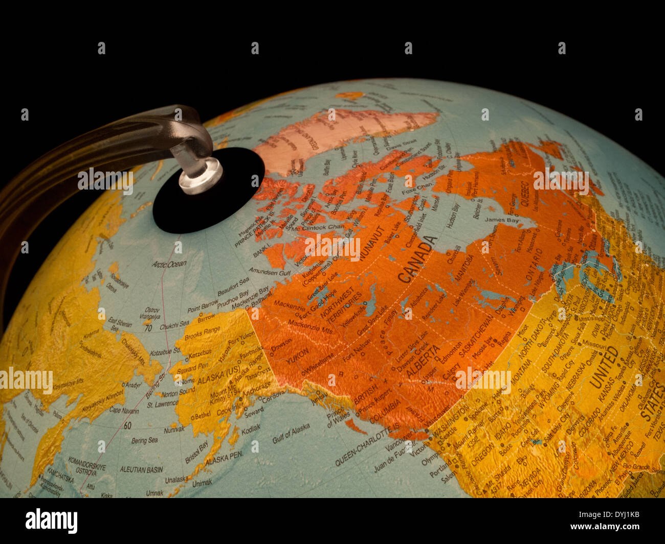 Vue du Canada, l'Alaska, du Groenland et de l'océan Arctique sur un beau globe lumineux. Banque D'Images
