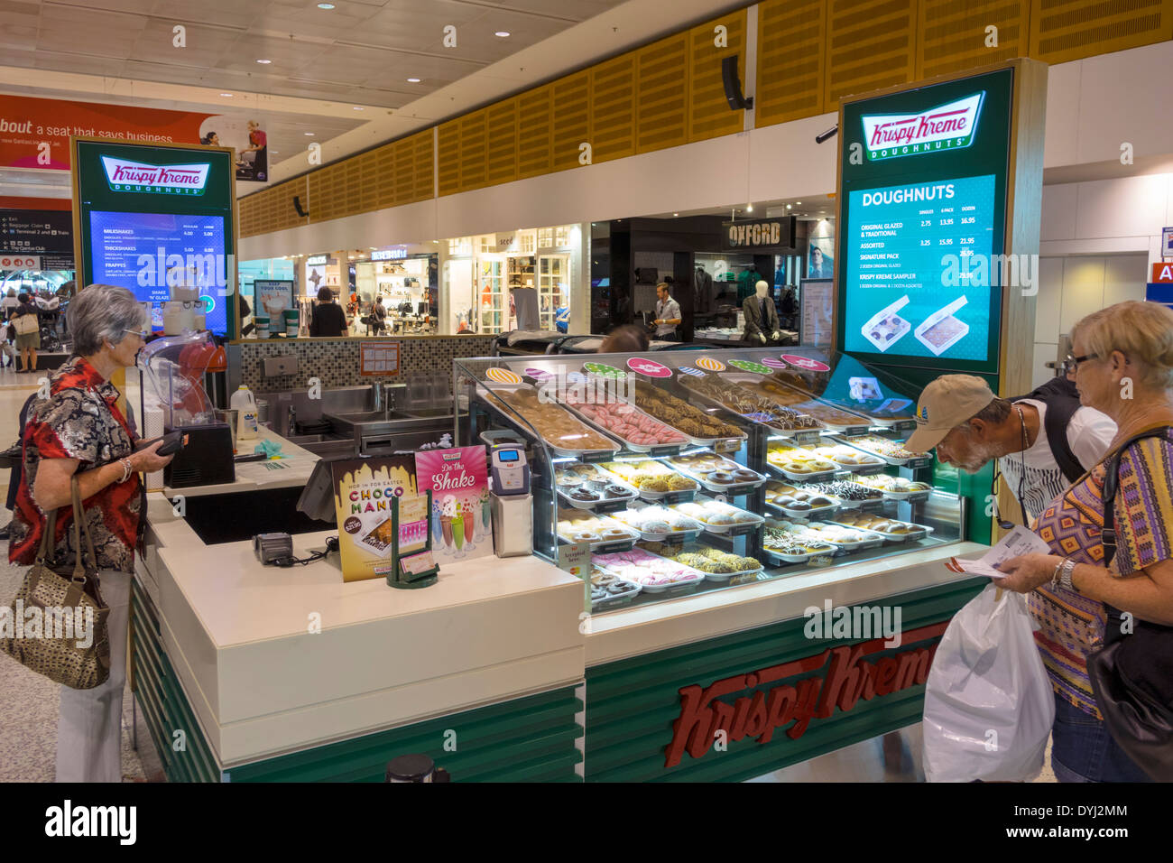 Sydney Australie,aéroport Kingsford-Smith,SYD,terminal,porte,Krispy Kreme,beignets,beignets,comptoir,clients,AU140307041 Banque D'Images