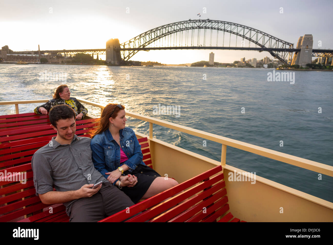 Sydney Australie, Sydney Harbour Bridge, port, rivière Parramatta, Circular Quay, F2, ferry, Mosman Bay, homme homme homme, femme femme femme, couple, passe passager Banque D'Images