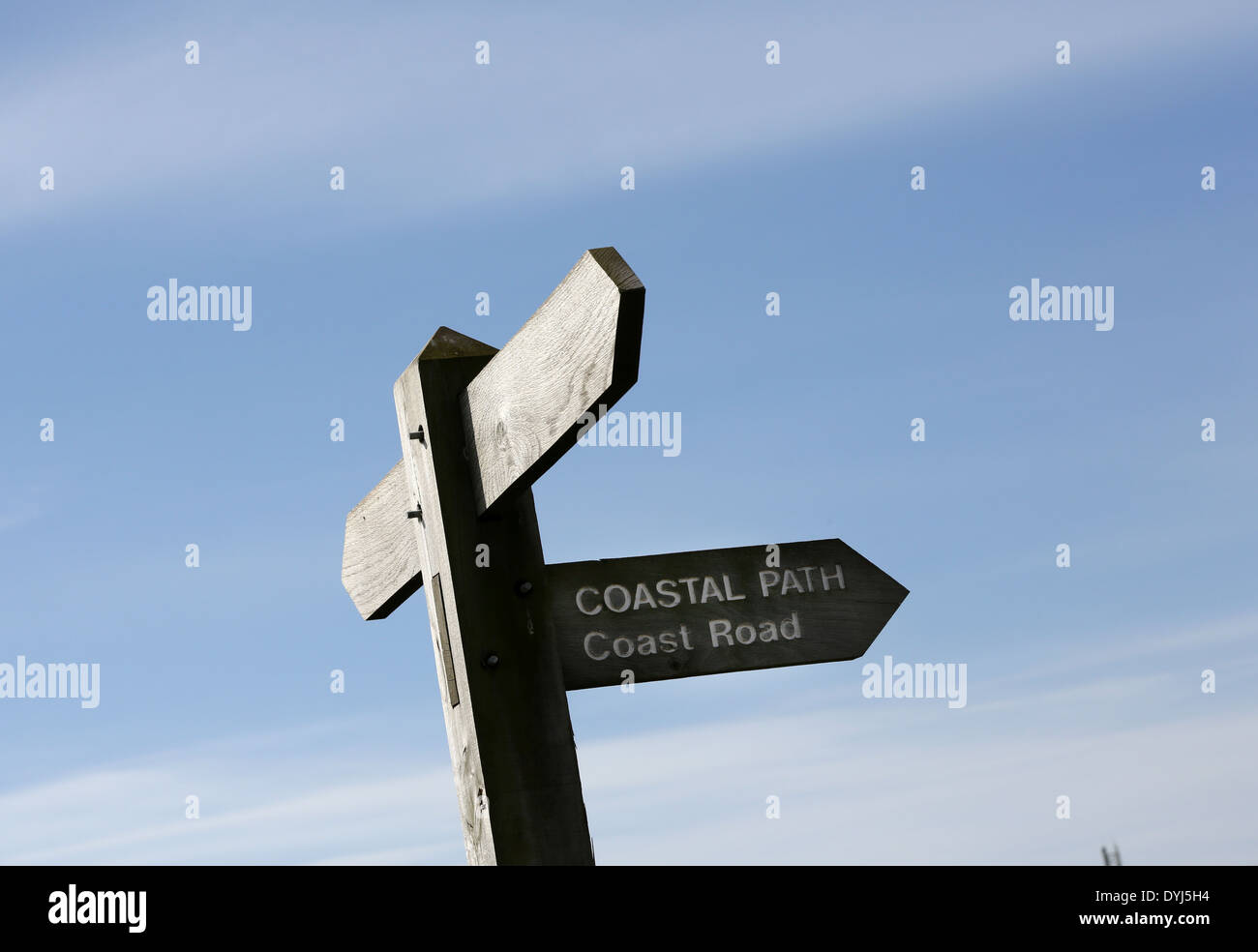 Sentier du littoral signe à Cove Bay, ville d'Aberdeen, Écosse, Royaume-Uni Banque D'Images