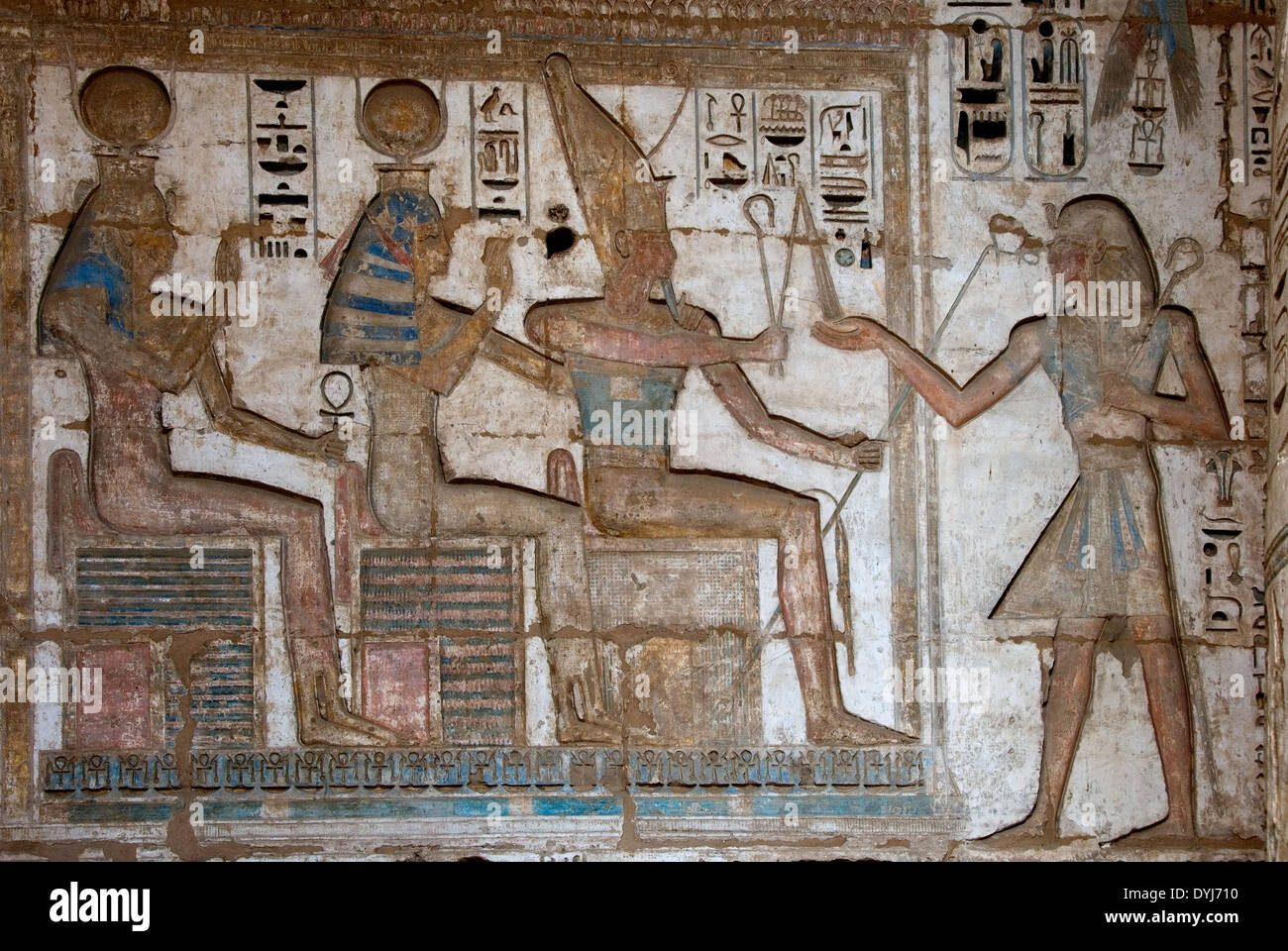 Temple de Ramsès III (1198-1167 av. - XX° Dyn.) à Médinet Habou : reliefs sur mur dans la deuxième cour Banque D'Images