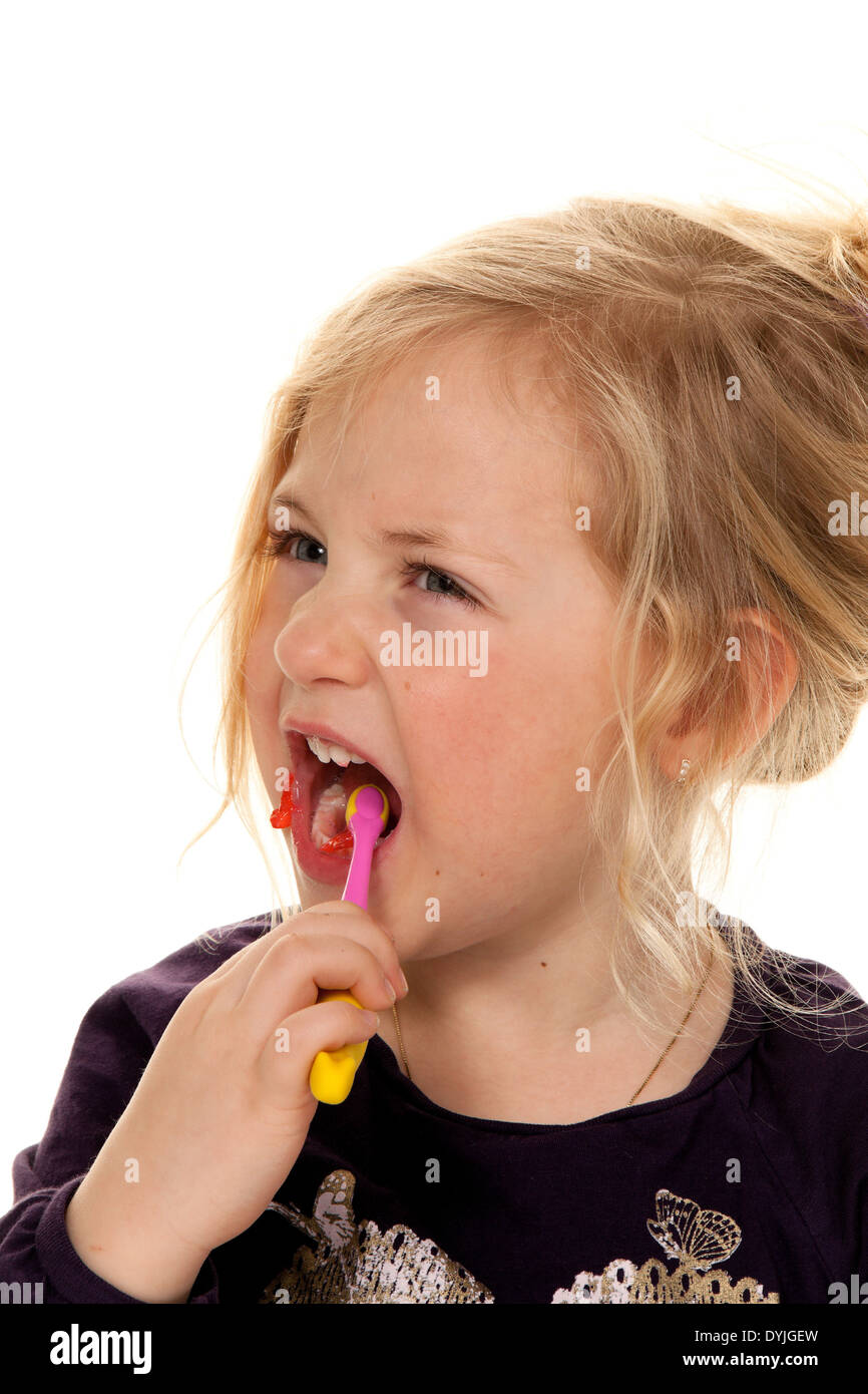 Genre beim Zähne putzen. Zahnhygiene und Reinigung. / Enfant quand se brosser les dents. L'hygiène dentaire et le nettoyage., Blondes Mädchen, 7 Banque D'Images