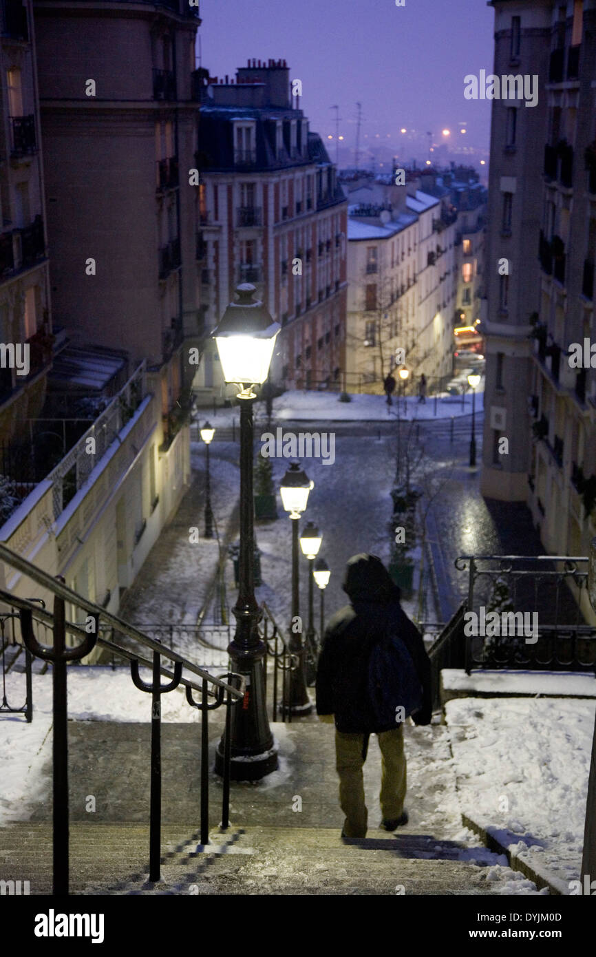 Montmartre, Paris dans la neige lourde. De rares conditions hivernales. Montmartre, Paris, France Banque D'Images
