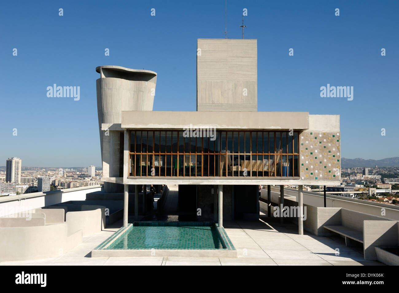 Toit-terrasse de la Cité Radieuse brutaliste & moderniste ou unité d'habitation (Logement) par Le Corbusier Marseille France Banque D'Images