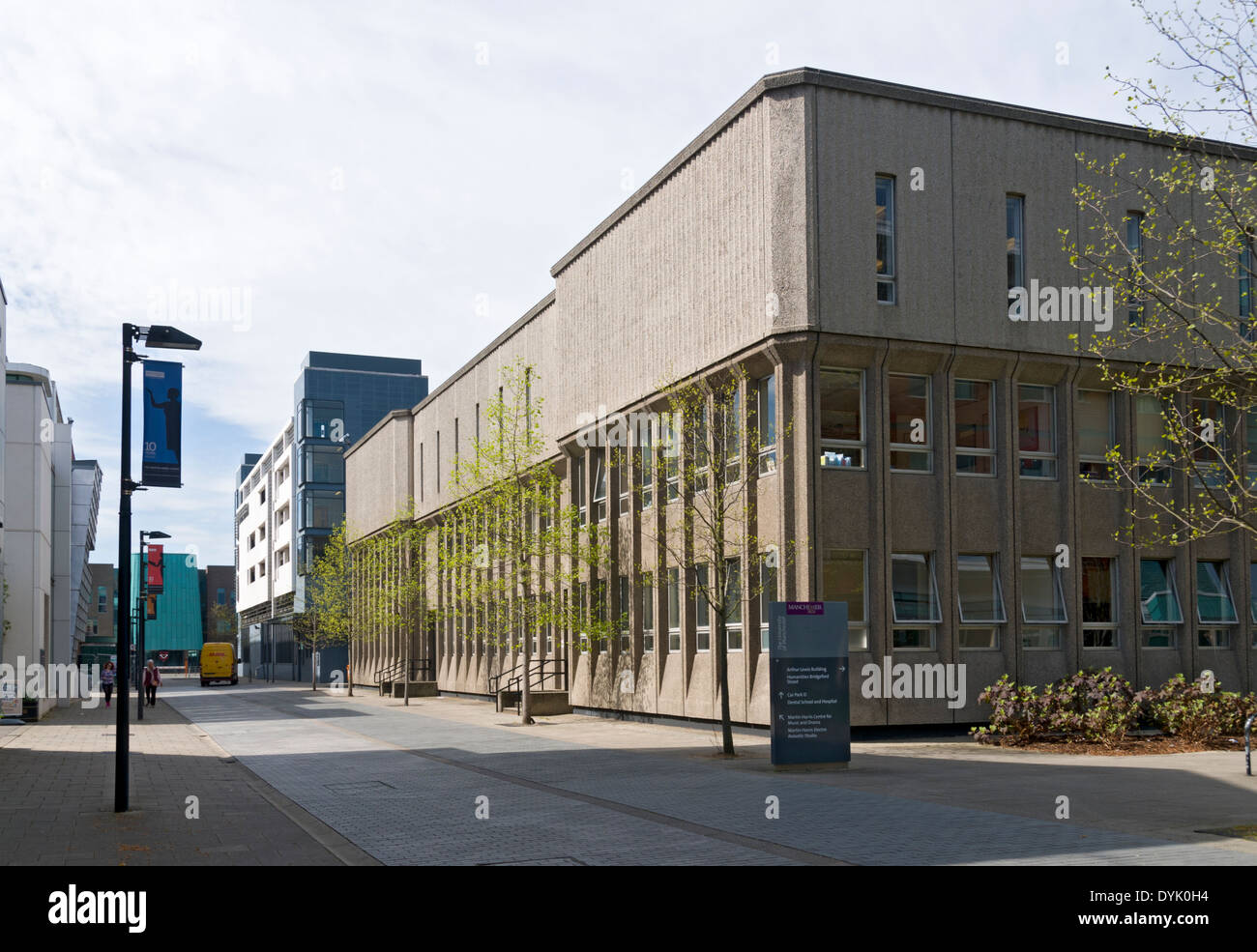 Bâtiment des sciences humaines de l'Université de Manchester, campus Bridgeford Street, près d'Oxford Road, Manchester, England, UK Banque D'Images