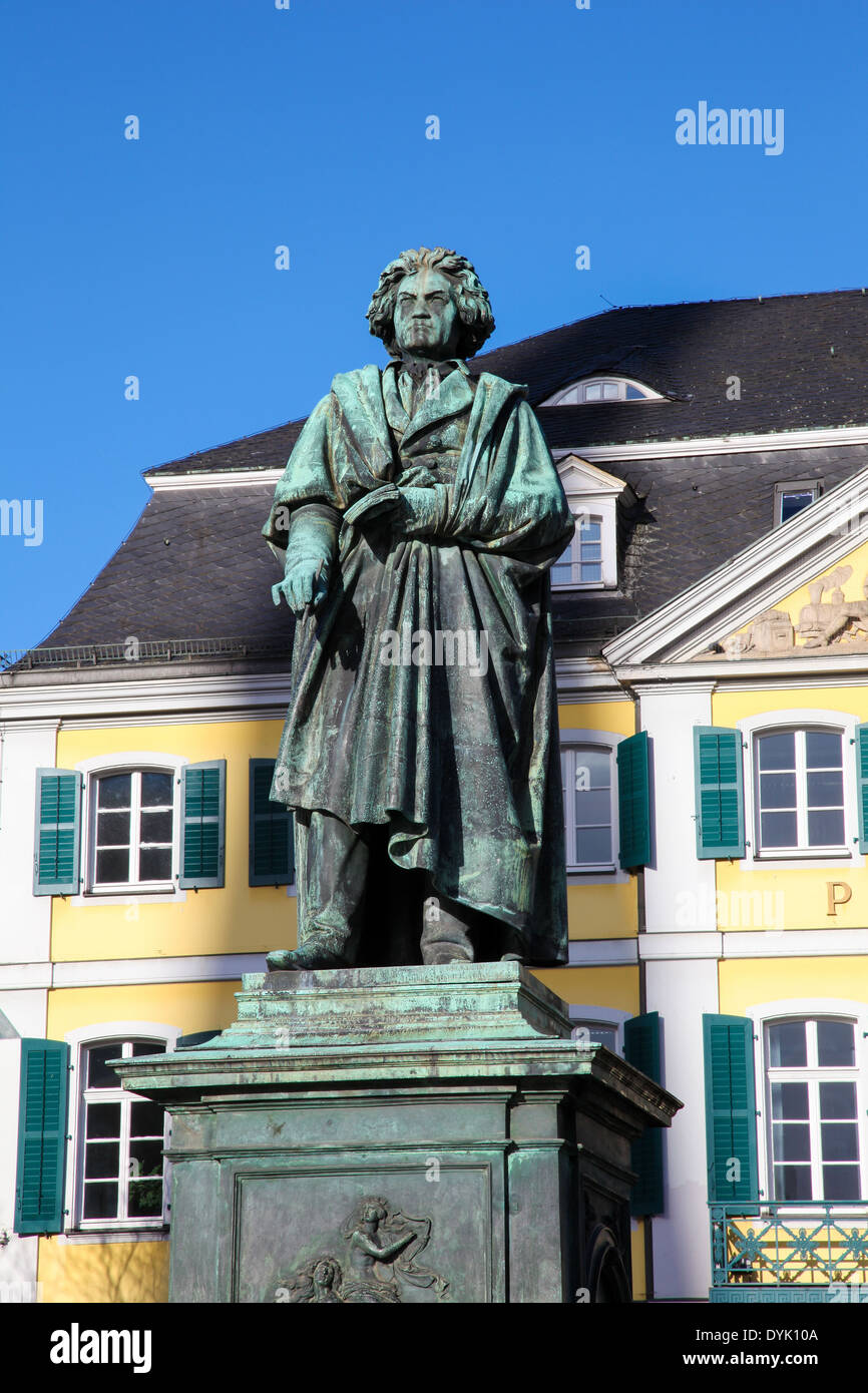 Célèbre Monument Beethoven à l'avant de la vacance à Bonn, Rhénanie du Nord-Westphalie, Allemagne. Banque D'Images