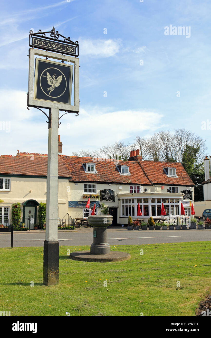 L'Ange pub Thames Ditton, Surrey, Angleterre, Royaume-Uni. Banque D'Images