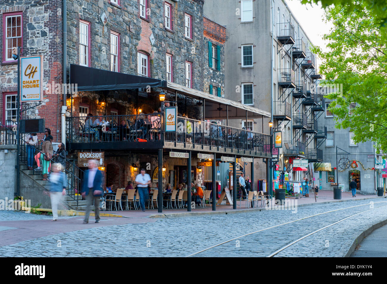 Usa Georgia Ga Historic Savannah West River Street Restaurants Et Bars De Nuit A Quai De La Vie Et De Chart House Photo Stock Alamy