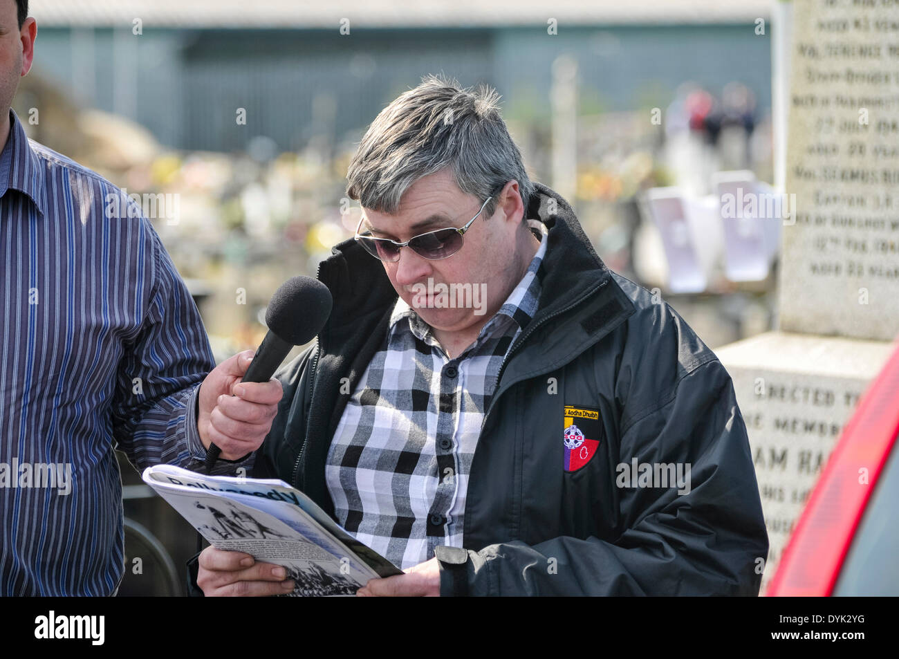 Joe Lynch de Sinn Fein républicain prononce un discours commémorant camarades tombés au cours de l'Insurrection de Pâques de commémorations, Belfast, Irlande du Nord. Banque D'Images