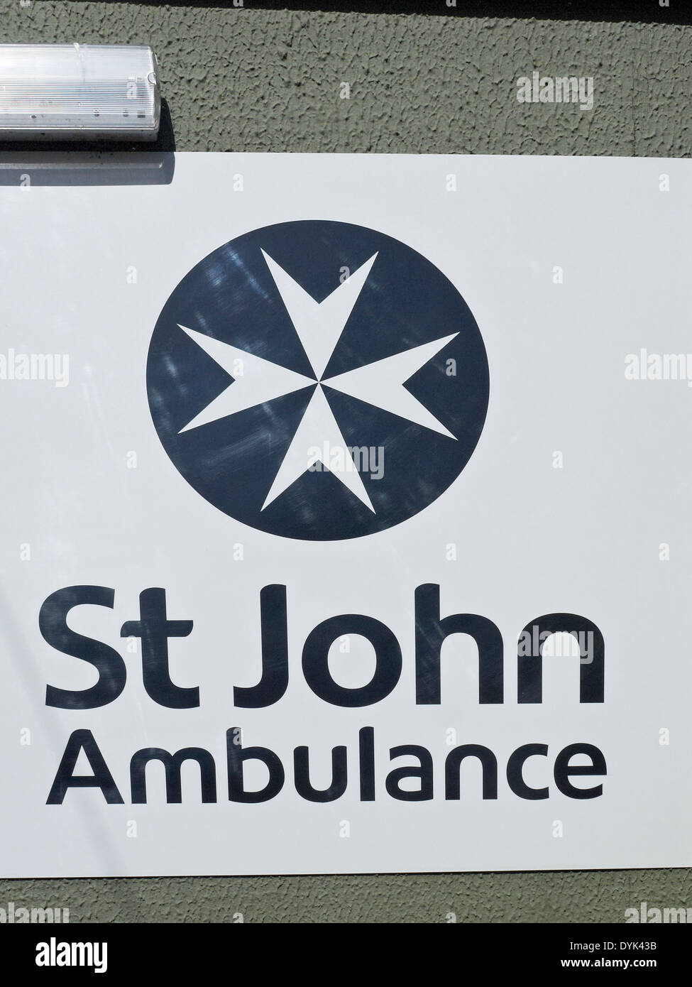 St John Ambulance signe sur mur extérieur UK Banque D'Images