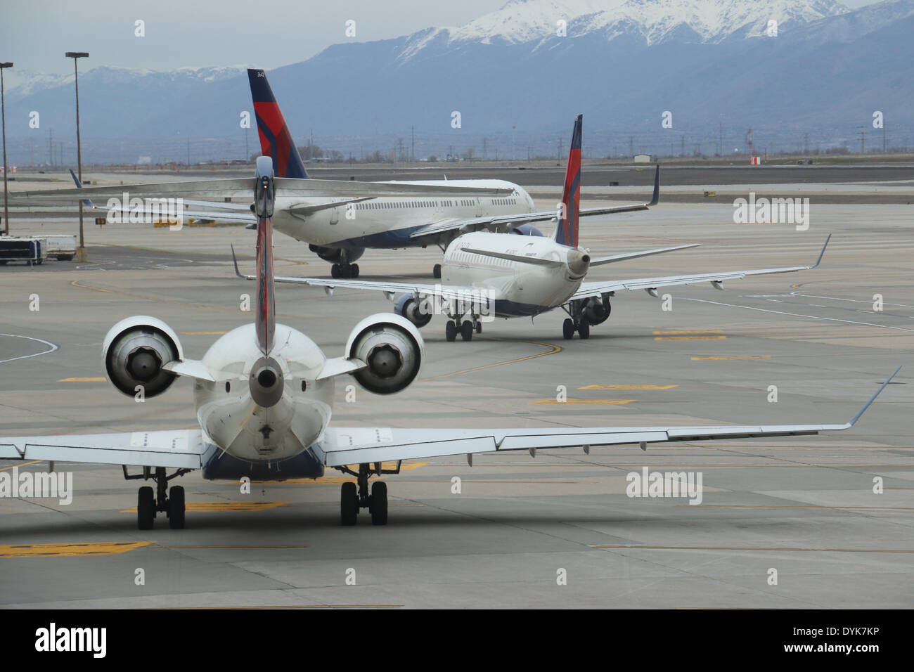 Avions de ligne à réaction dans l'aéroport sur le macadam Salt Lake City Utah Banque D'Images