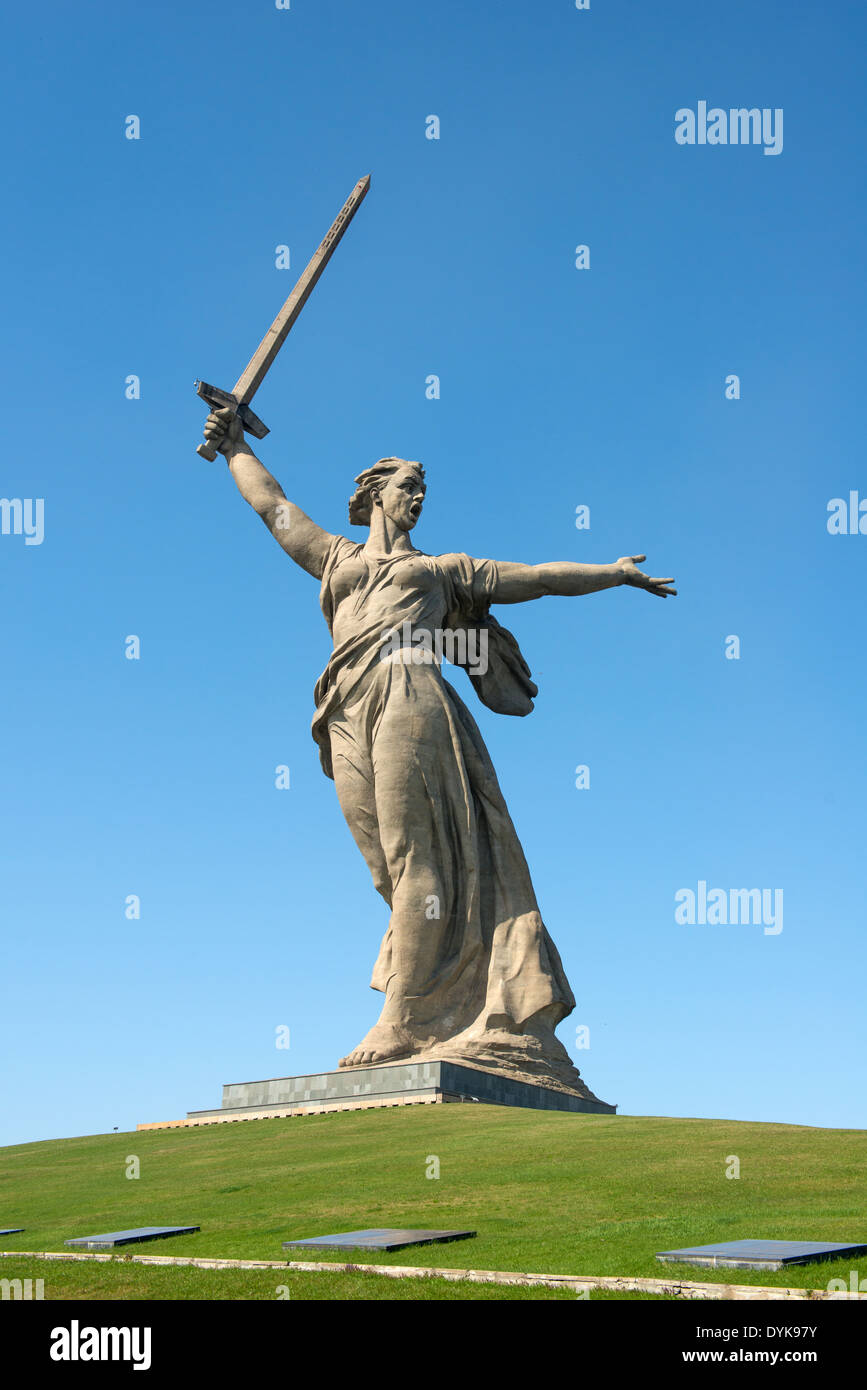 Le monument d'appels de la mère patrie dans Kourgane Mamaïev complexe commémoratif à Volgograd (ex-Stalingrad), la Russie. Banque D'Images Le monument d'appels de la mère patrie dans Kourgane Mamaïev complexe commémoratif à Volgograd (ex-Stalingrad), la Russie. Banque D'Images