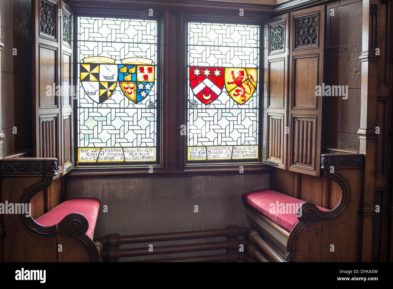 Fenêtre commémorative dans la chapelle au château d'Édimbourg Banque D'Images