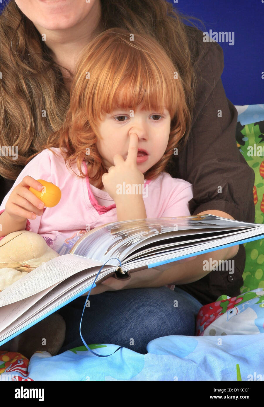 Portrait De Petite Fille Rousse Avec Des Taches De Rousseur Studio Shot Photo Stock Alamy Portrait De Petite Fille Rousse Avec Des Taches De Rousseur Studio Shot Photo Stock Alamy