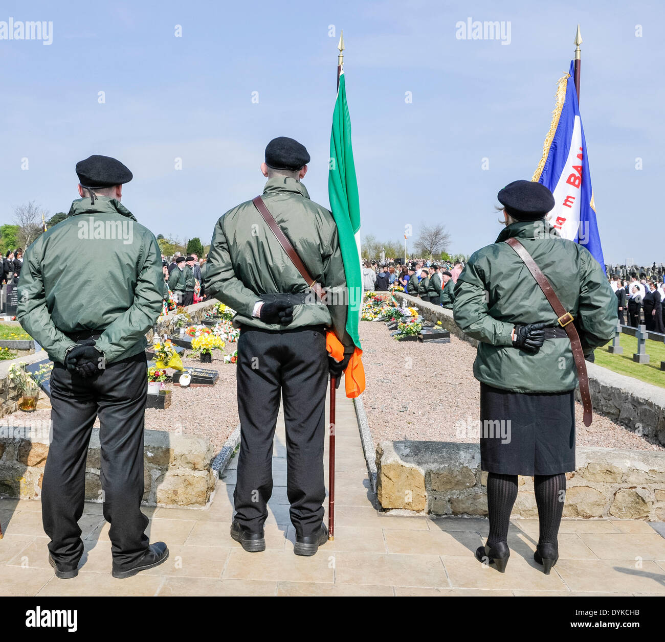 Les républicains irlandais se rassemblent à l'IRA d'Antrim concession de terrain à se souvenir de l'IRA, des bénévoles qui sont morts pendant les troubles, durant l'Insurrection de Pâques commemeration parade. Banque D'Images