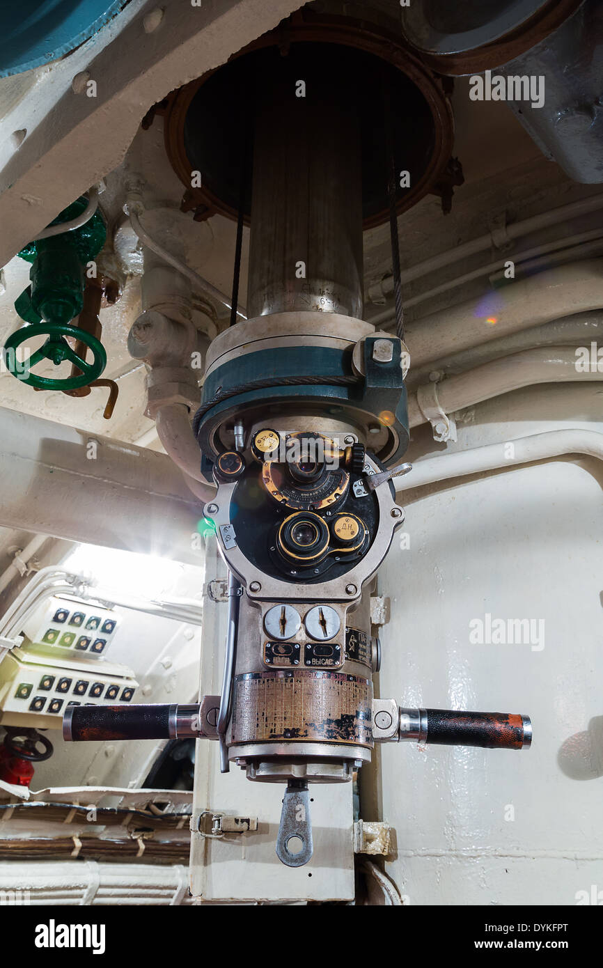 Periscope dans de vieux sous-marin S-56 memorial. La Russie. La ville de Vladivostok Banque D'Images