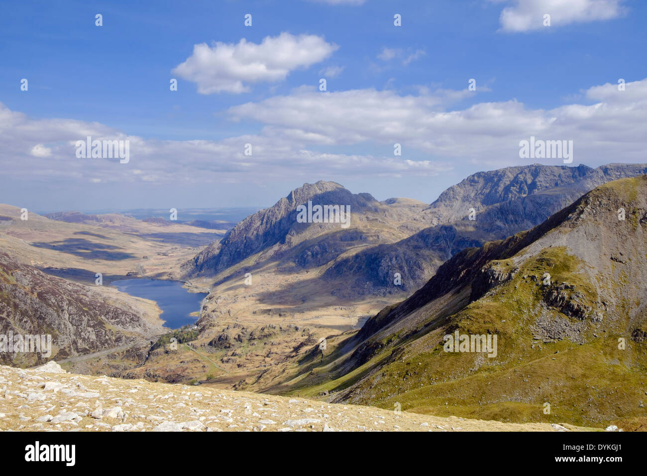 Vue d'Ogwen Valley Tryfan et Glyderau de Foel Goch dans les montagnes du Parc National de Snowdonia (Eryri), Ogwen, Gwynedd, au nord du Pays de Galles, Royaume-Uni Banque D'Images