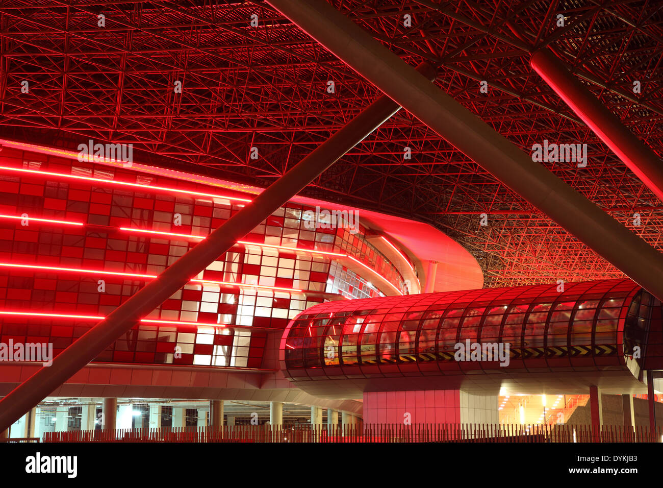 Extérieur de la Ferrari World sur l'île de Yas à Abu Dhabi, Émirats Arabes Unis Banque D'Images