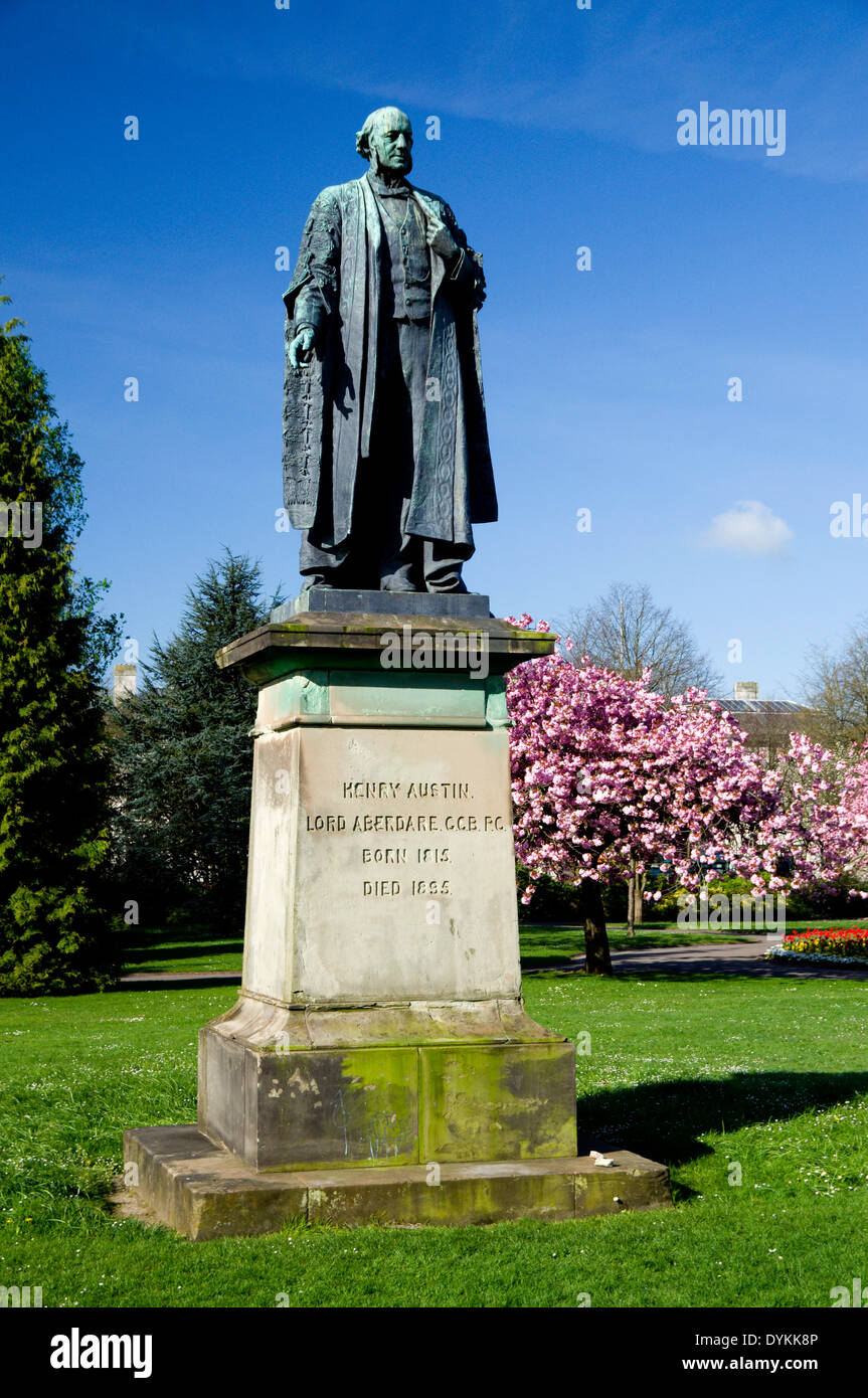 Statue de Henry Austin Lord Aberdare par Herbert Hampton, Alexandra Gardens, Cathays Park, Cardiff, Pays de Galles, Royaume-Uni. Banque D'Images