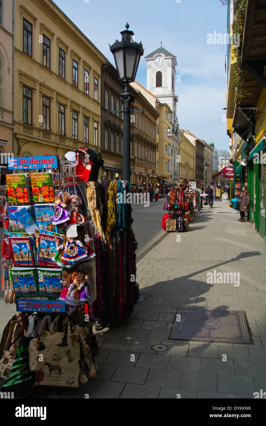 La rue Vaci utca, quartier Belvaros, Budapest, Hongrie, Europe Banque D'Images