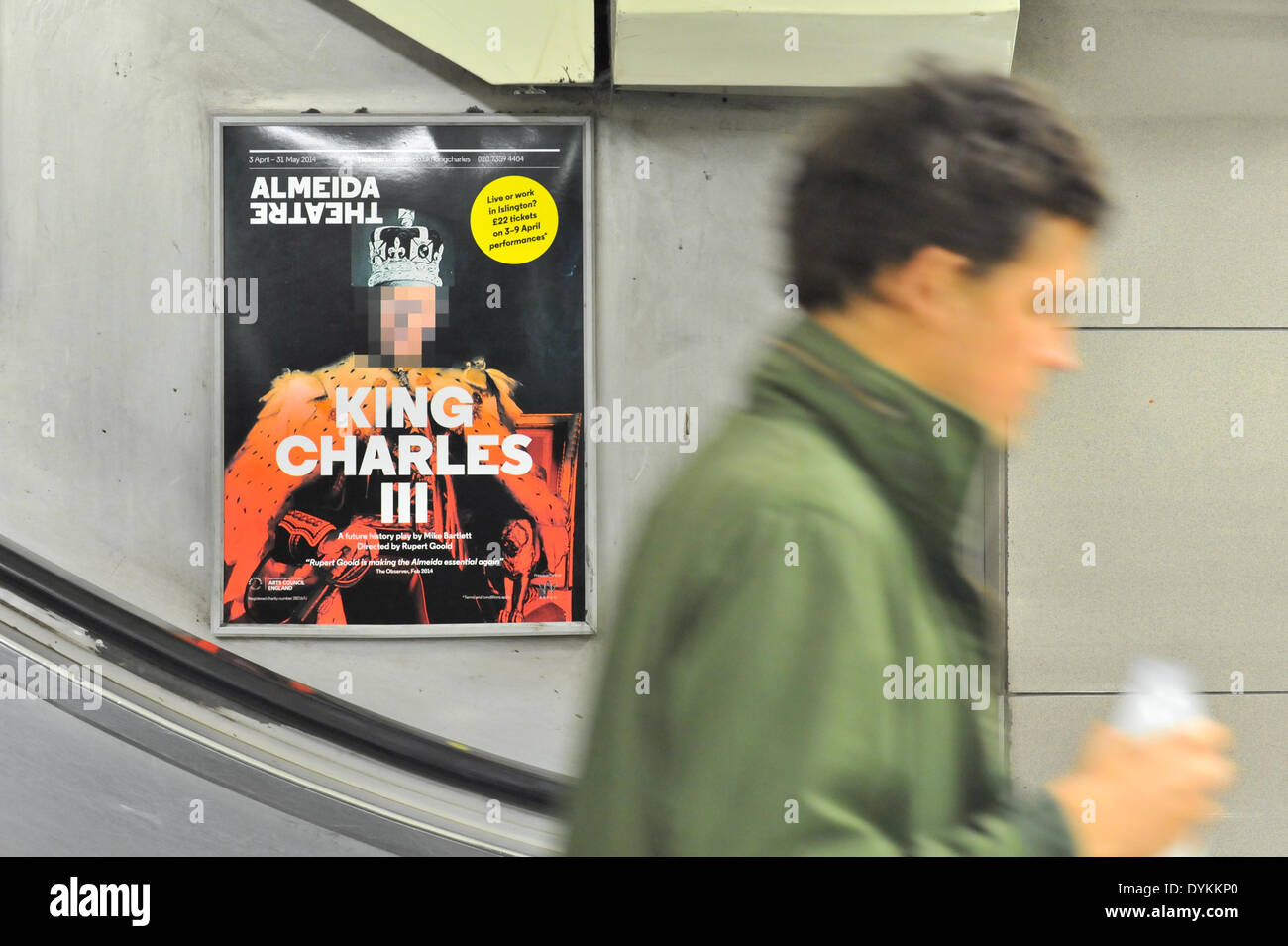 La station de métro Angel, Londres, Royaume-Uni. 21 avril 2014. Affiches exposées dans le métro montrant le Prince Charles face pour la jouer 'Le Roi Charles III' sont pixelated son visage, tandis que le poster à l'extérieur du théâtre ne fonctionne pas. Crédit : Matthieu Chattle/Alamy Live News Banque D'Images