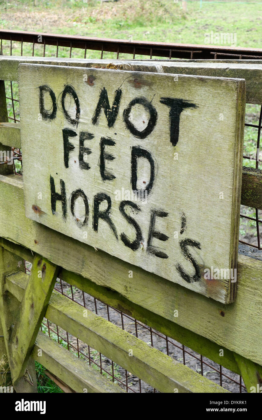 Ne pas nourrir les chevaux signe sur un portail, UK Banque D'Images