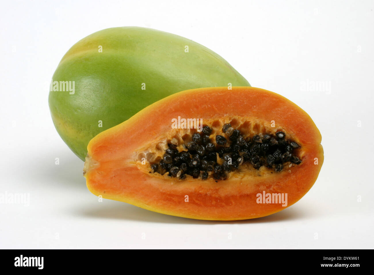 La papaye, le melon d'arbres (Carica papaya), Origine : Amérique centrale, des fruits coupés. Banque D'Images