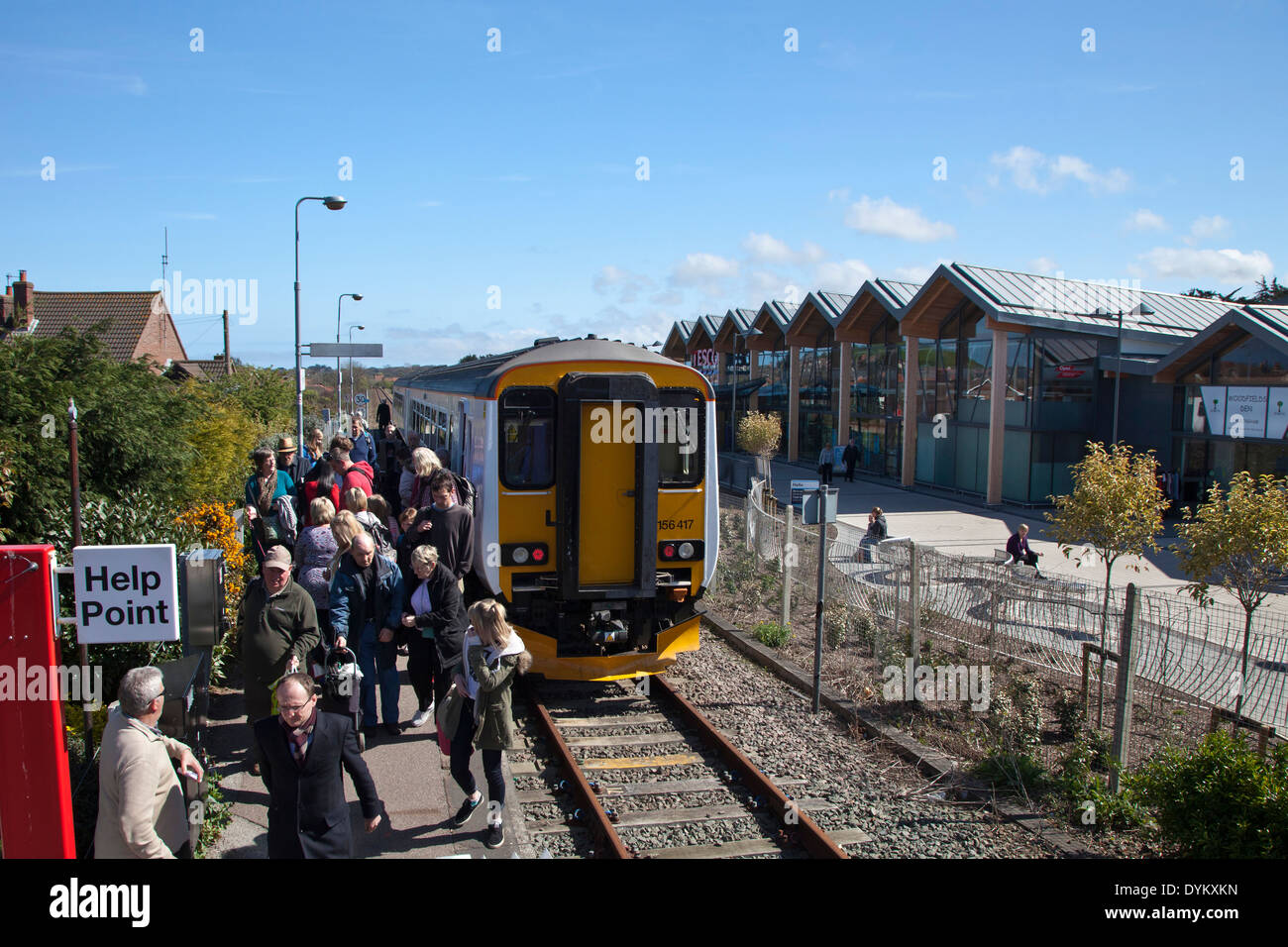 Les passagers débarquent à Sheringham station sur la ligne du Petit Blongios et Cromer et Norwich Banque D'Images