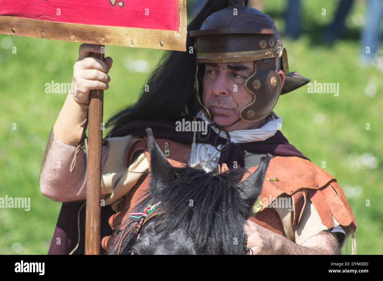 Rome, Italie. 21 avril 2014. Anniversaire de Rome est la plus grande reconstitution historique de l'évocation avec la participation de douzaines de groupes d'autres pays européens (env. 1600 personnes en fonction avec l'organisation). L'événement est organisé par "Gruppo Storico Romano" sous la direction scientifique du département des sciences de l'université Tor Vergata de Rome. Les rituels sont répondu presque exactement comme il y a 3000 ans Crédit : Francesco Gustincich/Alamy Live News Banque D'Images