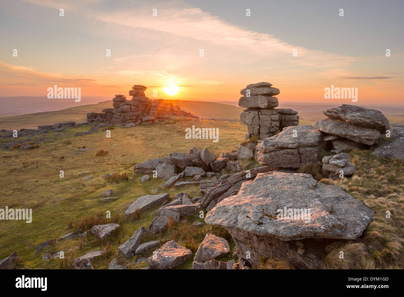 Coucher du soleil sur le parc national de Dartmoor Tor discontinues Devon Uk Banque D'Images