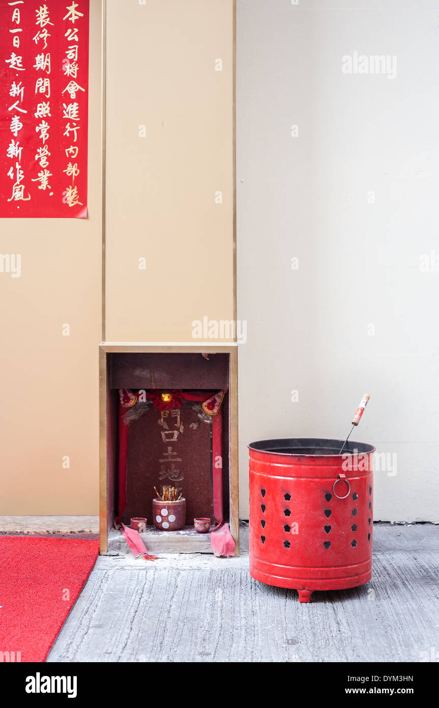 Street de culte et joss brûleur papier, Hong Kong Banque D'Images